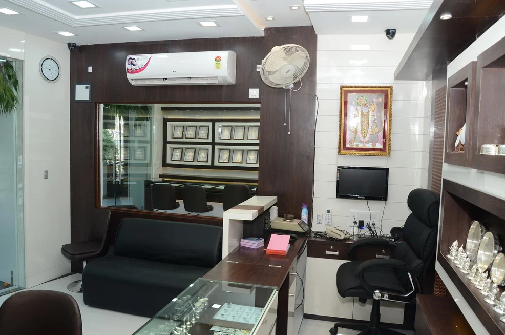 Sitting Lounge & Silver Collection